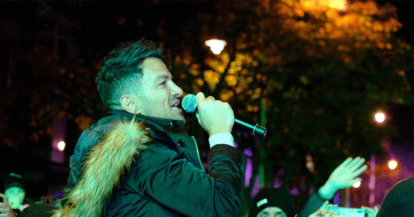 Peter Andre Singing